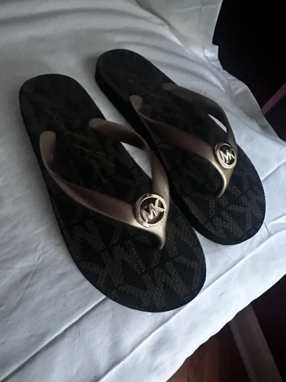 Michael Kors Eva Sole flip flops size 8